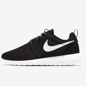 Black womens nike roshes